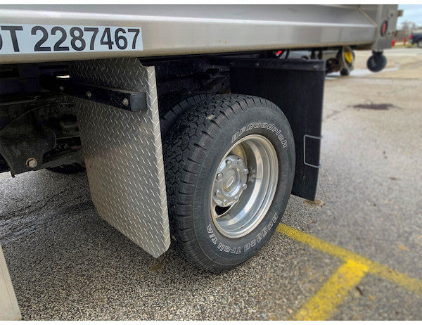 Aluminum Diamond Tread Splash Guards 22x28 Inch