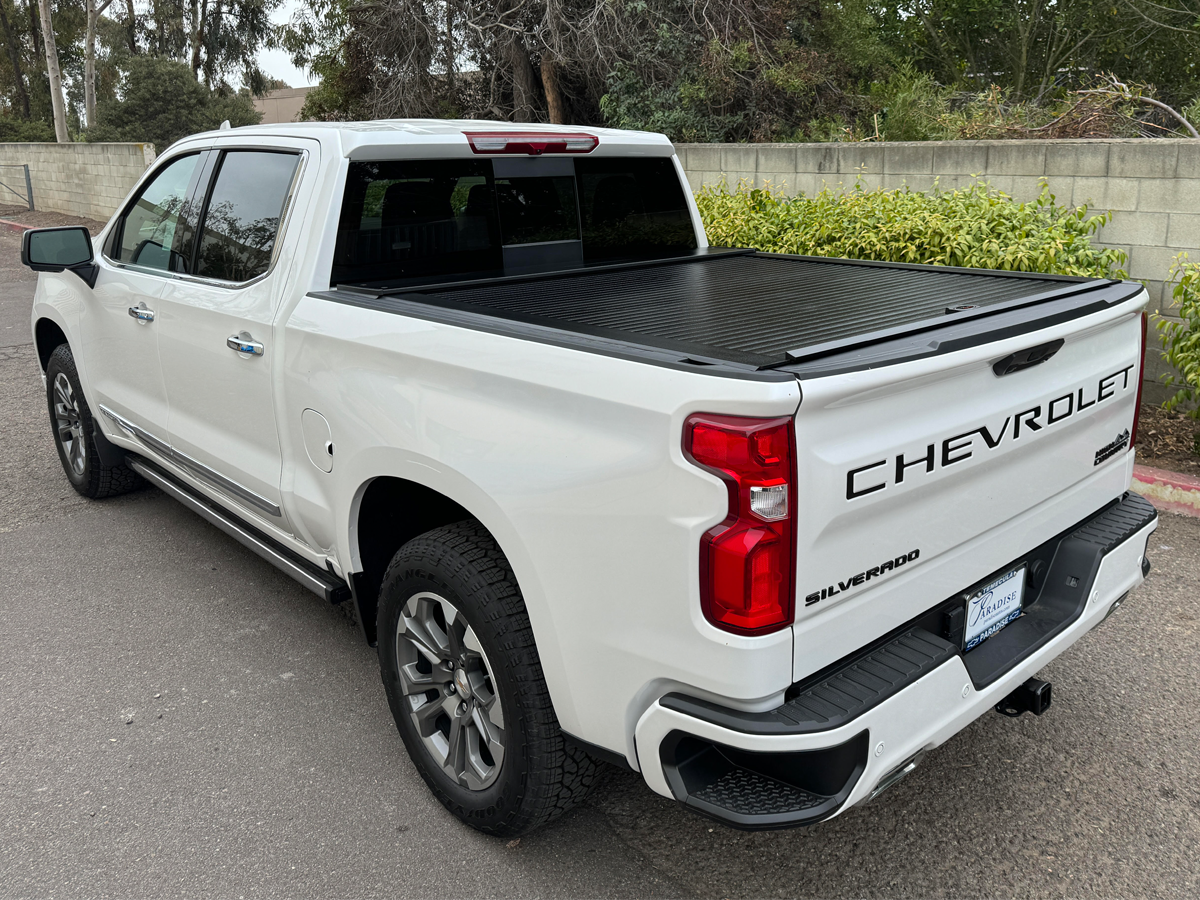 Truck Covers USA Retractable Tonneau Cover - Chevy Silverado & GMC Sierra