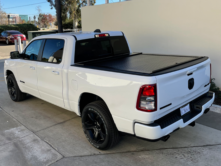 Truck Covers USA Retractable Tonneau Cover - Dodge Ram 1500 / 2500 / 3500